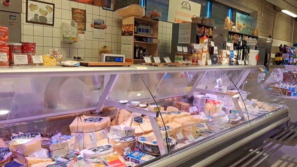 バルティヤマ市場(Balti Jaama Turg)手作りのチーズ、ソーセージ