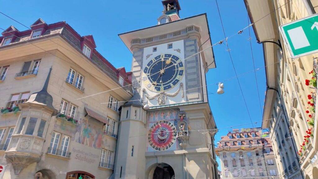 スイスの首都ベルン、大きな天文時計のある塔「ツィットグロッゲ（Zytglogge）」