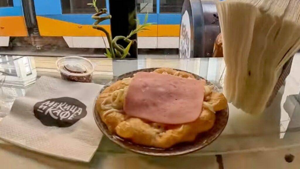 メキッツァは、ブルガリアの朝食として人気の揚げパン